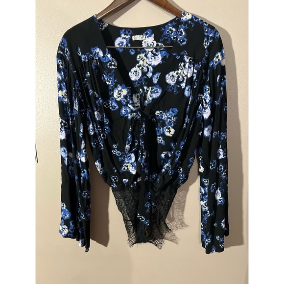 Floral Black and Blue Women's Top - Picture 1 of 3